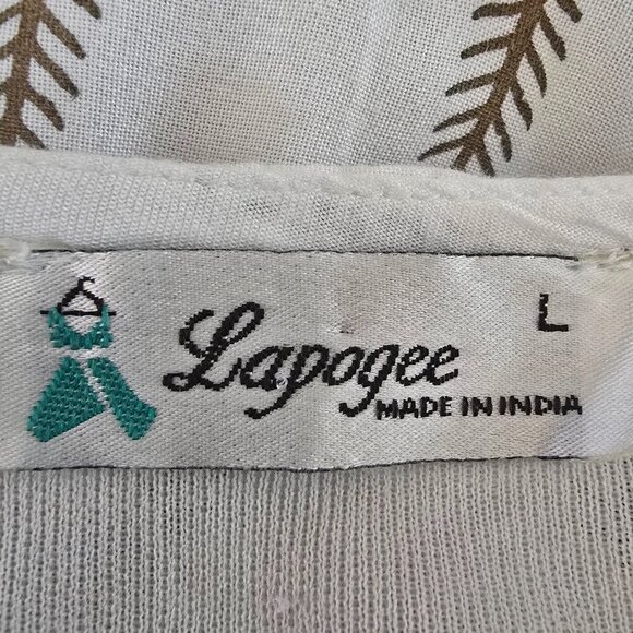 Elegant White Maxi Dress with Gold Accents - Picture 12 of 12